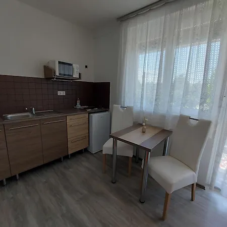 Pauzo Bagyarik Apartment