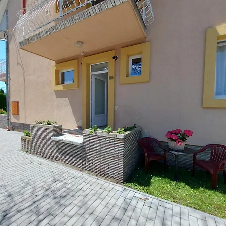 Pauzo Bagyarik Apartment *