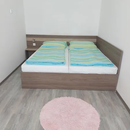 Pauzo Bagyarik Apartment *