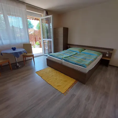 Pauzo Bagyarik Apartmán *